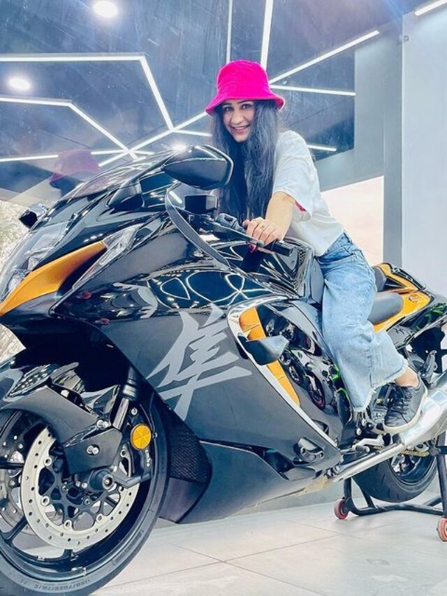 all girls be crazy about this 18 lakh bike suzuki hayabusa